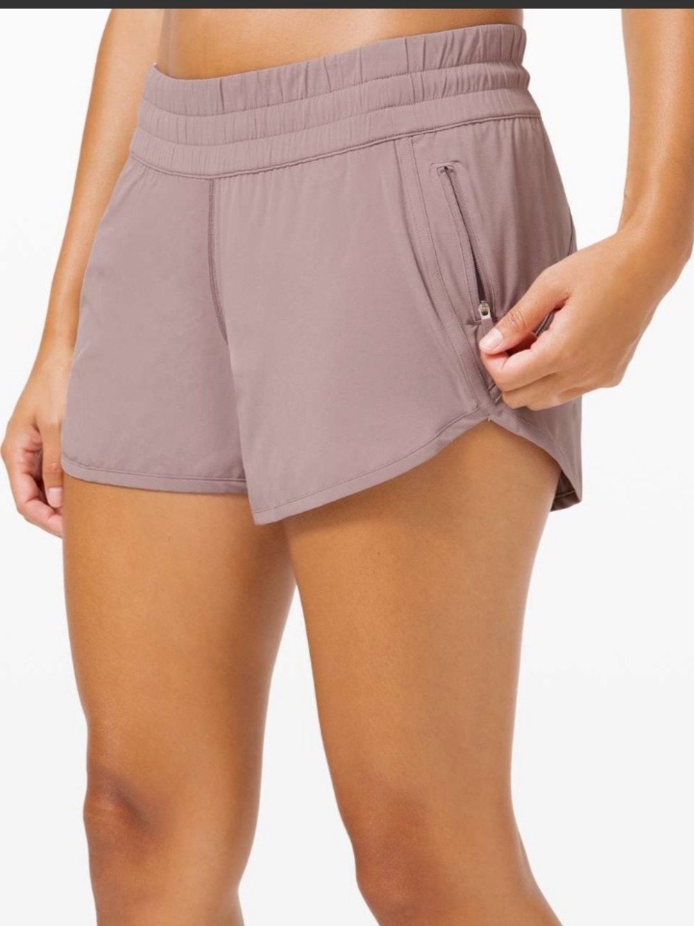 🍋Women’s Lululemon Tracker Short V 4” size 6 violet verbena 🍋
